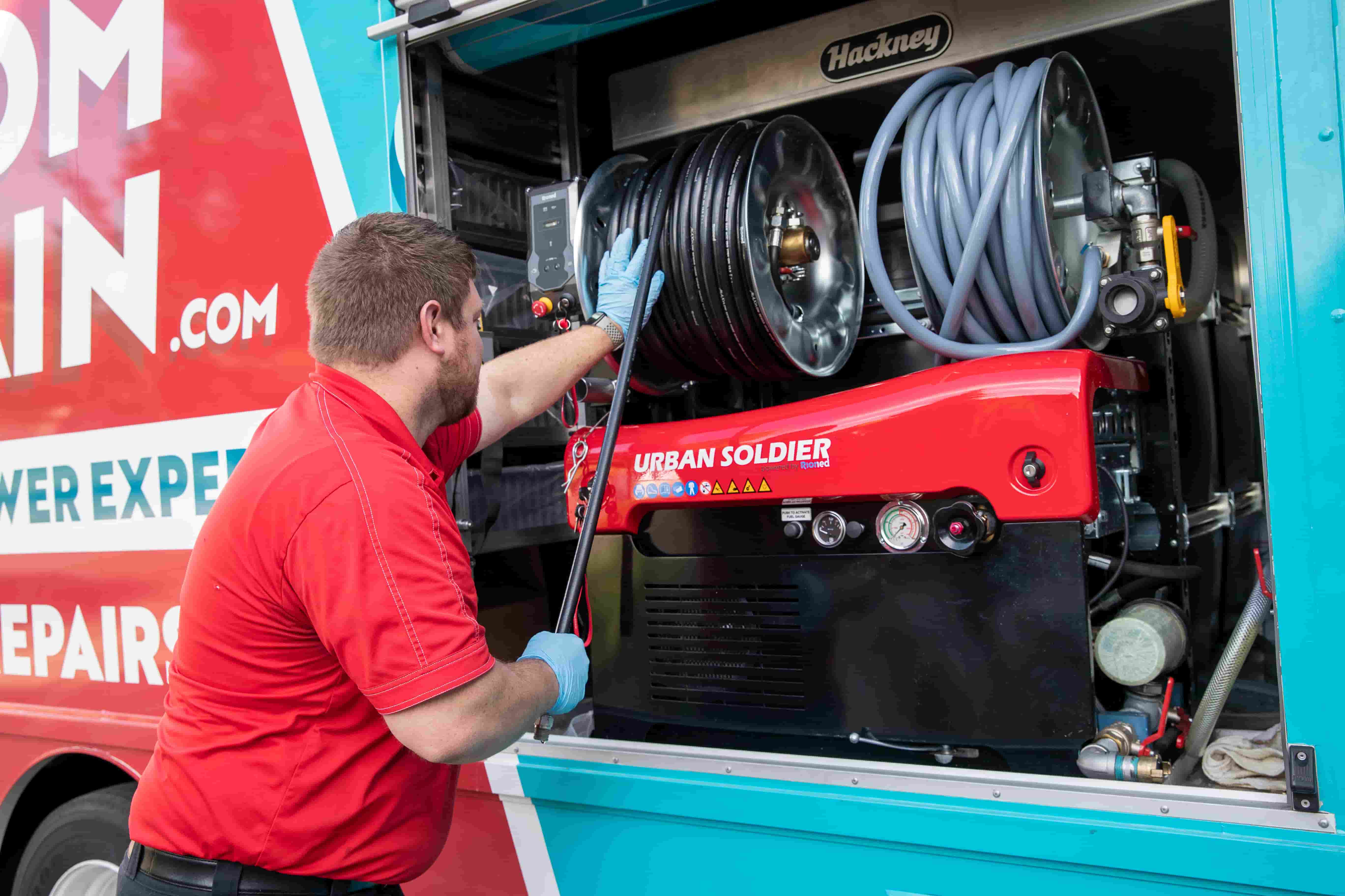 zoom drain employee working on zoom jetting